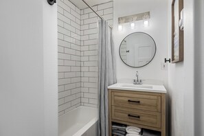 Douche, serviettes fournies