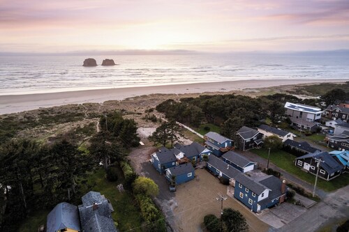 Ocean Rogue Inn Suite #10 - Suite | Oceanfront