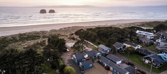 Ocean Rogue Inn Suite #10 - Suite | Oceanfront