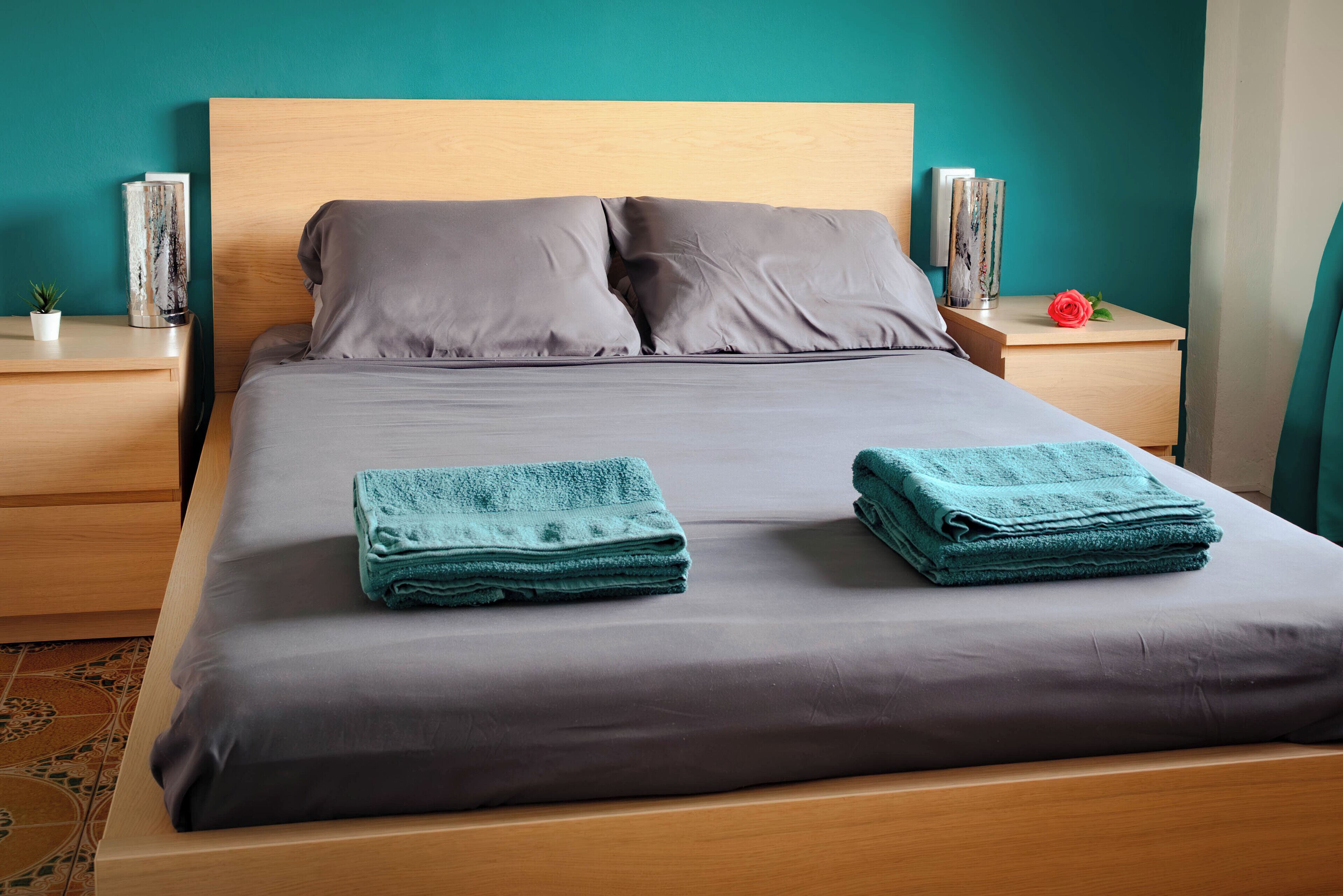 2 chambres, fer et planche à repasser, Wi-Fi, draps fournis