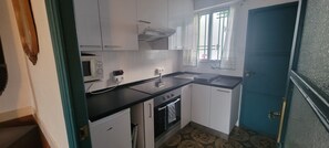 Micro-ondes, four, plaque de cuisson, lave-vaisselle