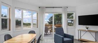 Ocean Rogue Inn Suite #2 - 1 BD Condo | Oceanfront