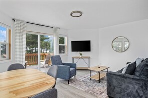 Smart TV - Ocean Rogue Inn Suite #2 - 1 BD Condo | Oceanfront (Rockaway Beach)