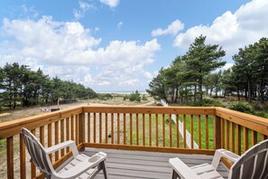 Property grounds - Ocean Rogue Inn Suite #2 - 1 BD Condo | Oceanfront (Rockaway Beach)