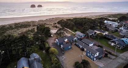 Ocean Rogue Inn Suite #3 - 1 BD Condo | Oceanfront