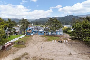 Exterior - Ocean Rogue Inn Suite #5 - 1 BD Condo | Oceanfront (Rockaway Beach)