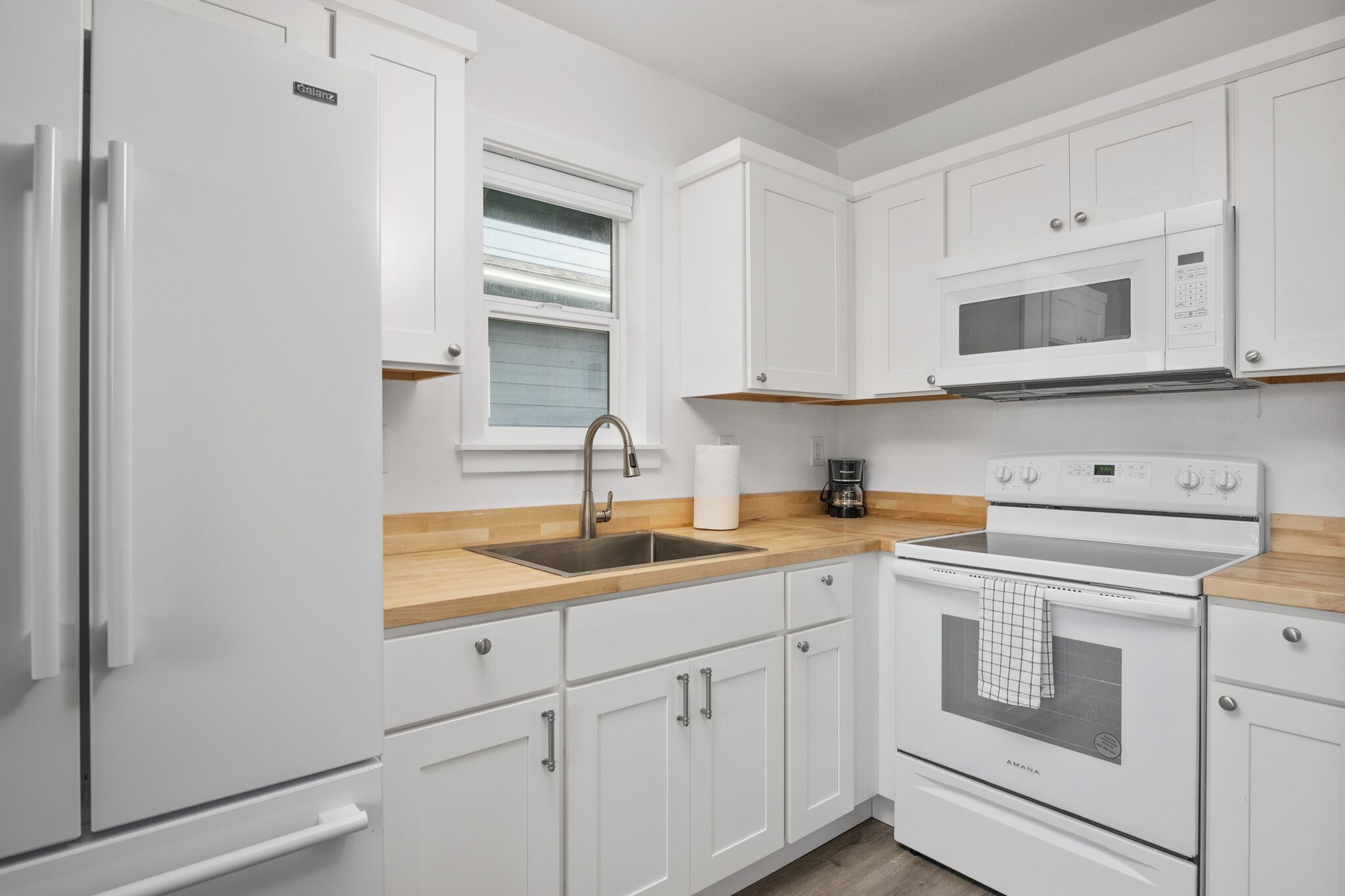 電子レンジ、オーブン、コンロ、食器洗い機