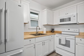 Microondas, horno, parrilla de estufa y lavavajillas 