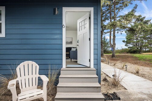 Ocean Rogue Inn Suite #6 - 1 BD Condo | Oceanfront