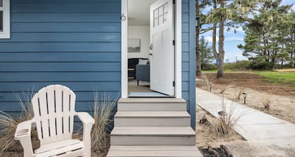 Ocean Rogue Inn Suite #6 - 1 BD Condo | Oceanfront