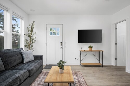 Ocean Rogue Inn Suite #8 - 1 BD Condo | Oceanfront