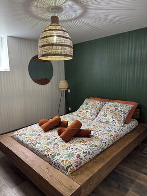4 habitaciones, tabla de planchar con plancha, cuna de viaje y wifi