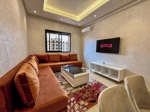 TV - Spacious 3BR 2BA Apartment 102m2 AC Elevator Self Check in Marrakesh (Marrakesh)