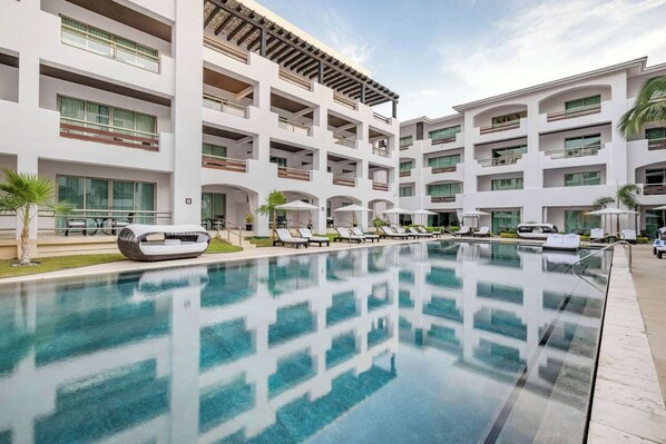 Unclassified image, 1 of 50, button