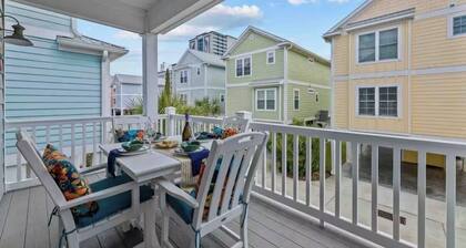 Beachfront Spacious Beach Daze- Steps to the Beach!