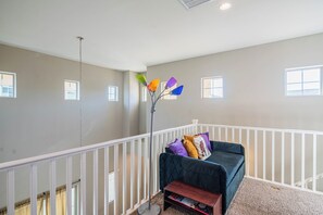 Interior - 
Resort-Style 3BR 2.5 BA Townhouse with Heated Pools, Spas, Gym & Clubhouse. (Mesa)