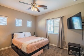 3 bedrooms, iron/ironing board, WiFi, bed sheets - 
Resort-Style 3BR 2.5 BA Townhouse with Heated Pools, Spas, Gym & Clubhouse. (Mesa)