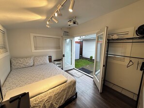 1 bedroom, free WiFi, bed sheets - Cozy cottageon Historical Hill for a relaxing Getaway (Renton)