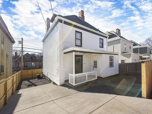 Exterior - Regal Bricks -Family Friendly + Full Sized Pool Table + Game Room (Pittsburgh)