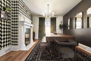 Interior - Regal Bricks -Family Friendly + Full Sized Pool Table + Game Room (Pittsburgh)