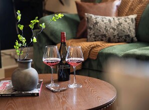 Interior - Regal Bricks -Family Friendly + Full Sized Pool Table + Game Room (Pittsburgh)