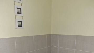 Dusche, Handtücher, Seife, Toilettenpapier