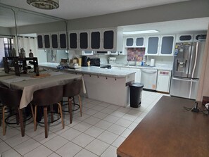 Microwave, oven, stovetop, dishwasher - Relaxing 3BR Retreat, Prime Mandarin Location Near St. Johns River (Jacksonville)