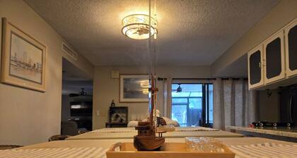 Relaxing 3BR Retreat, Prime Mandarin Location Near St. Johns River