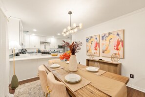 Dining - Spacious 4BR Home - King Suite - Family Friendly - Near Dallas Attractions (Dallas)