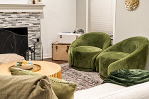 Interior - Spacious 4BR Home - King Suite - Family Friendly - Near Dallas Attractions (Dallas)