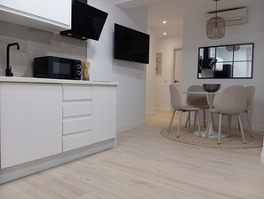 Dining - Centrally located 2-bedroom apartment close to all attractions (Malaga)