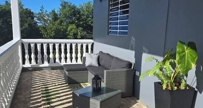 Cozy 2-bedroom cottage in enchanting Toucari, St. Johns, Dominica with AC