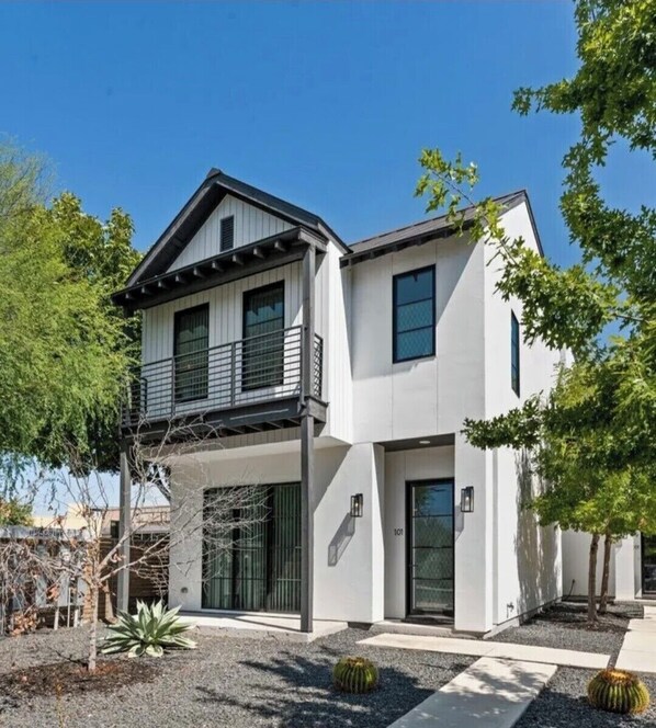 Exterior - Downtown Home - Walk to Alamo, Riverwalk, more. (San Antonio)