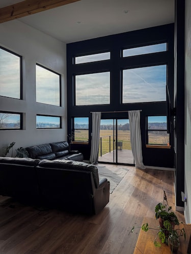 Spacious 5-bedroom house in beautiful Ozark