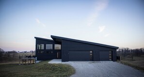 Exterior - Spacious 5-bedroom house in beautiful Ozark (Ozark)