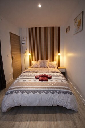 Unclassified image, 4 of 54, button - TINY HOUSE MARIE (Châtellerault)