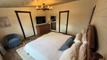 Desk, iron/ironing board, free WiFi, bed sheets