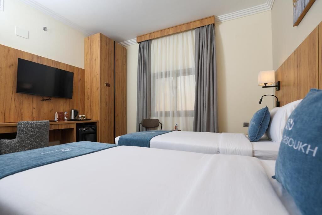 ห้องดีลักซ์ทวิน | ตู้นิรภัยในห้องพัก, โต๊ะทำงาน, พื้นที่ทำงานแบบใช้แล็ปท็อป, ผ้าม่านกันแสง