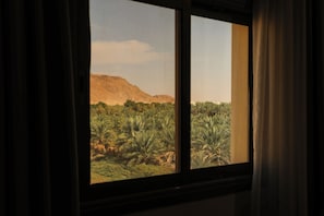 Caja de seguridad en la habitación y escritorio 