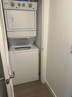 Interior - Bright 2-bedroom apartment with AC in marvelous Miami (Miami)