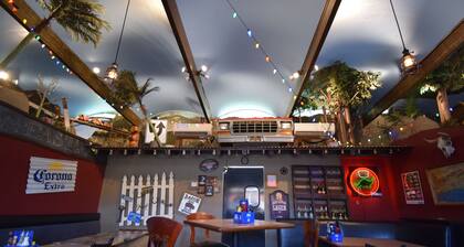 Retreat getaway for sunset views and relaxation Two Bedroom Home Sleeps 6