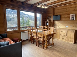 Living area - Mountain apartment 5 minutes from the center of Saint Gervais les Bains (Saint-Gervais-les-Bains)