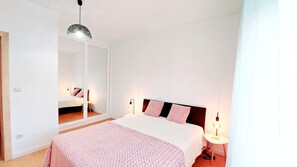 4 Schlafzimmer, Bügeleisen/Bügelbrett, WLAN, Bettwäsche