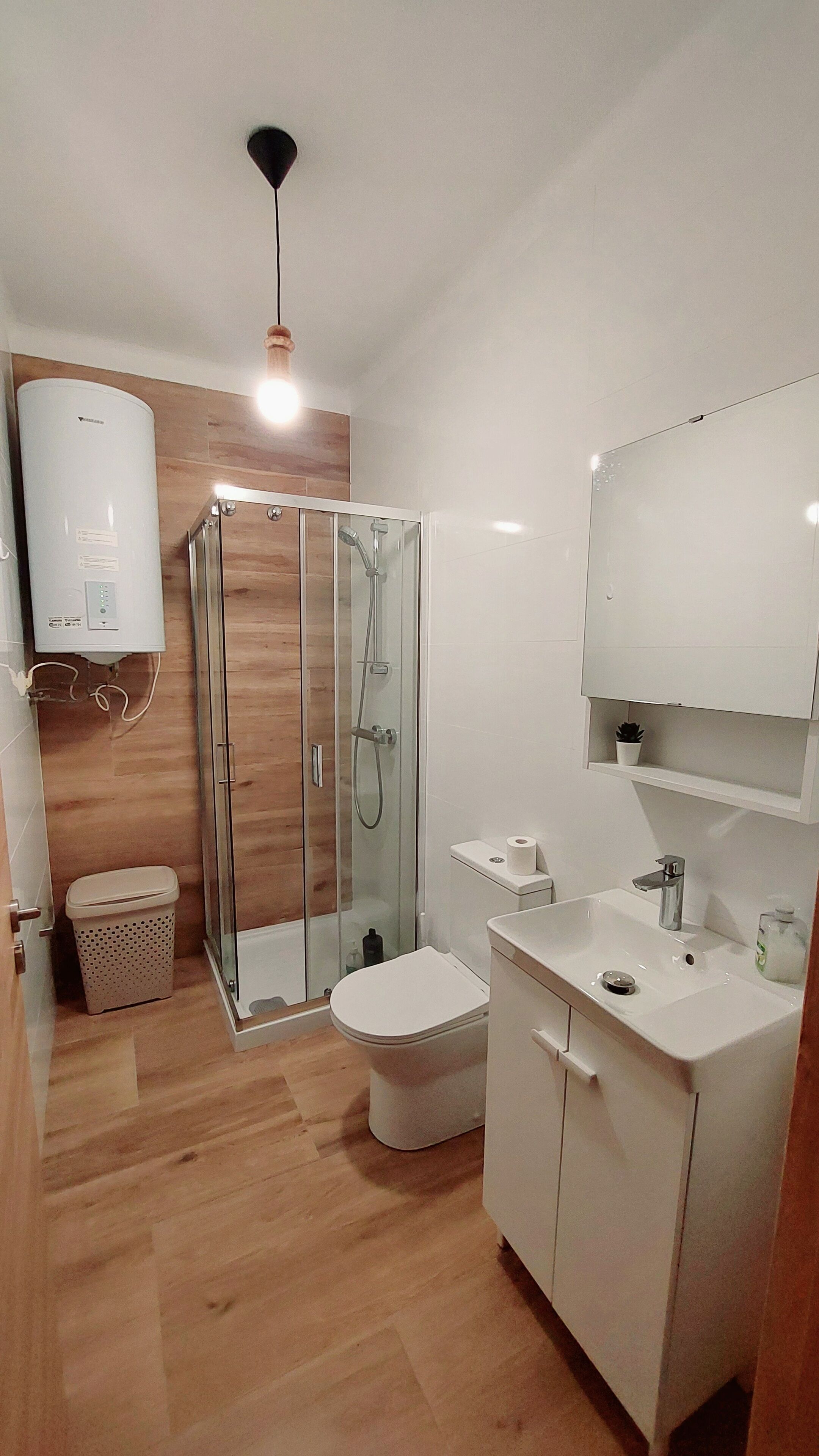 Dusche, Haartrockner, Bidet, Handtücher