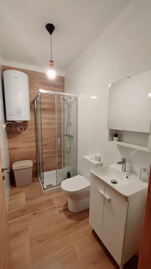 Shower, hair dryer, bidet, towels - Family apartment in a quiet area 5 minutes from the beach! (Nazaré)