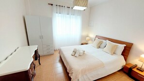 4 Schlafzimmer, Bügeleisen/Bügelbrett, WLAN, Bettwäsche