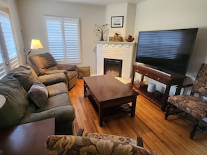 TV, fireplace