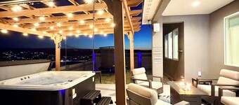 “NEW HOUSE" Outdoor Hot tub & Fire Pit, 
WELCOME TO CASA LOMA