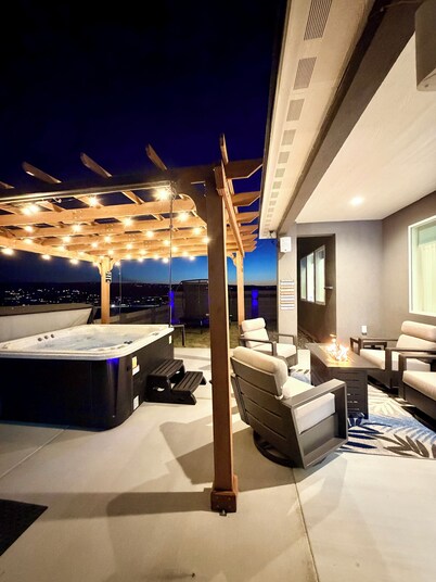 “NEW HOUSE" Outdoor Hot tub & Fire Pit,
WELCOME TO CASA LOMA