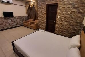 Deluxe Double Room, Mountain View - Hill Heaven Resort (Abbottabad)